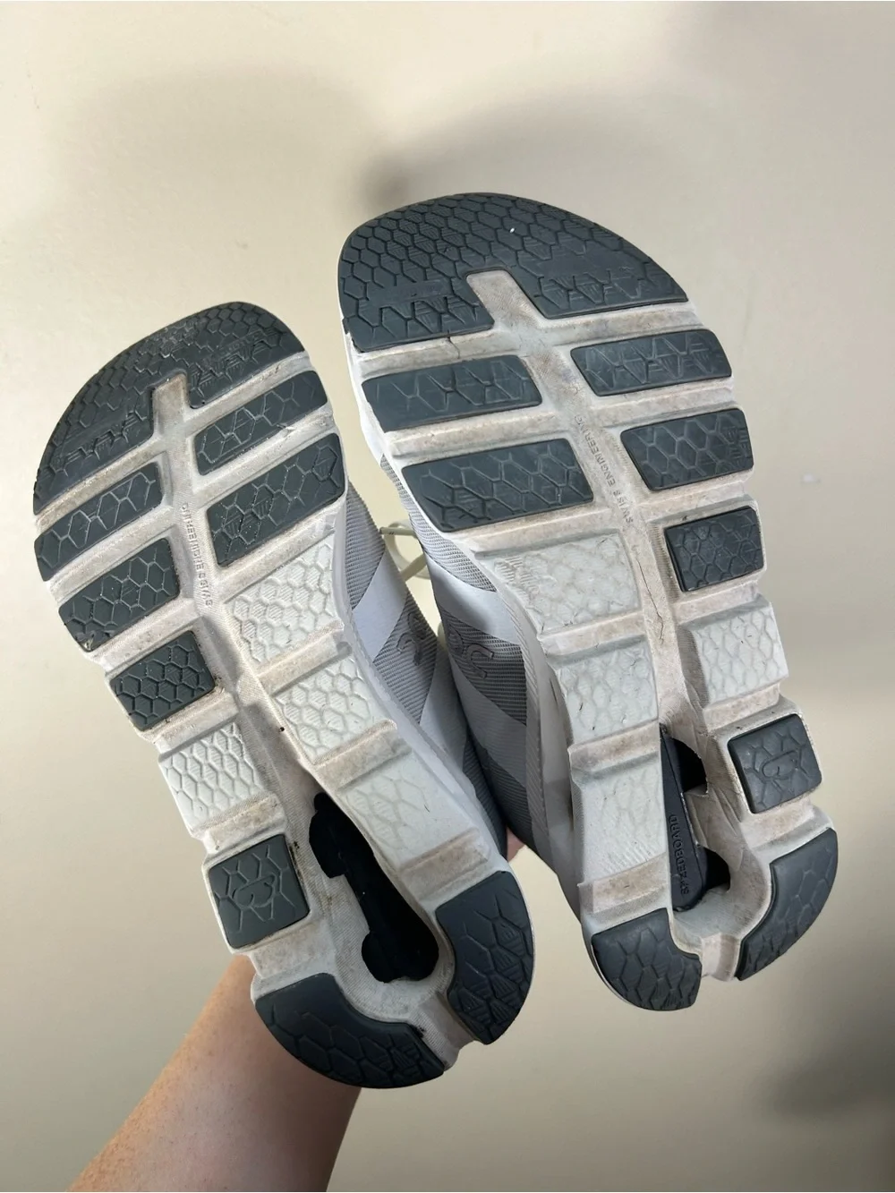 Women’s On Cloud Runner 2 White/Light Gray Sneakers Size 7